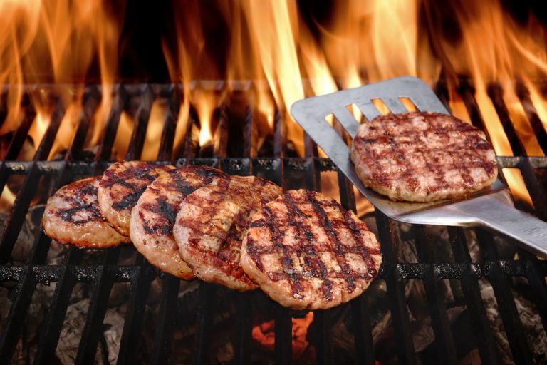 Grilling hamburger