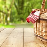 Red,napkin,picnic,basket,and,table,place
